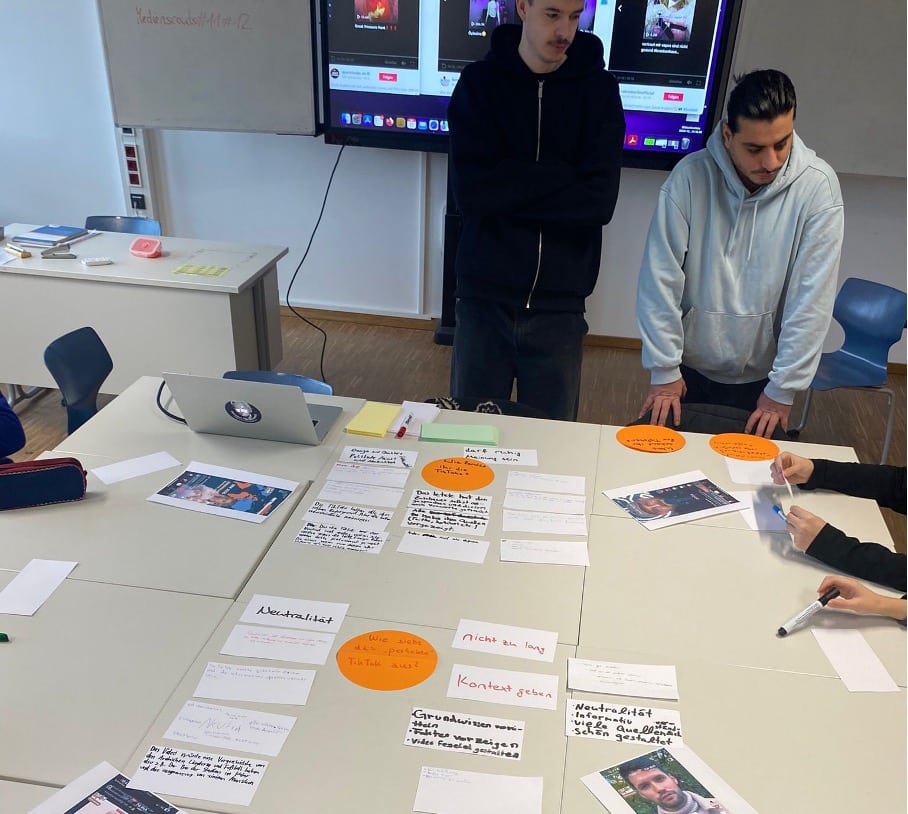 Während des Workshops arbeiteten die SchülerInnen des Schiller Gymnasiums aktiv mit.